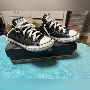Boys low top converse